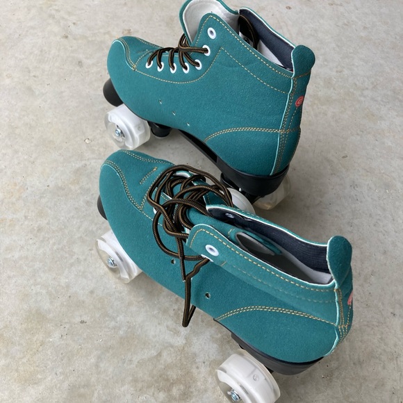 Shoes - Brand new roller skates wheels light up retro blue